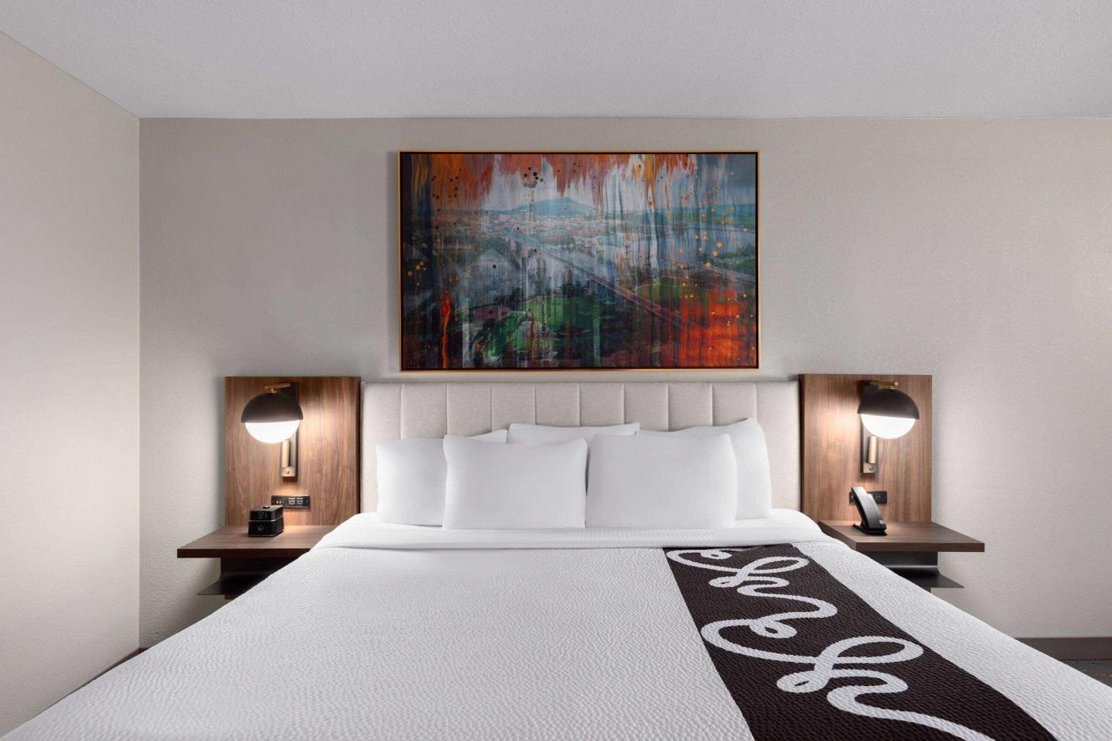 La Quinta Inn & Suites by Wyndham Knoxville Central Papermill