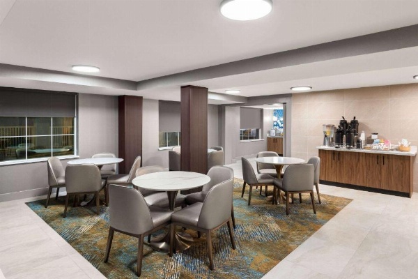 La Quinta Inn & Suites by Wyndham Knoxville Central Papermill image 11